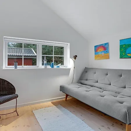 Дом отдыха 4 Bedroom Stunning In