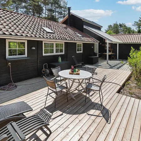 4 Bedroom Stunning In Holiday home Nexo