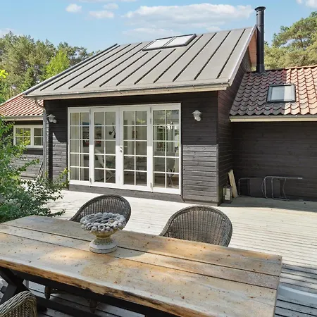 4 Bedroom Stunning In Holiday home